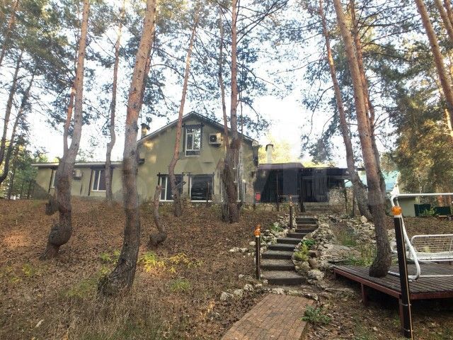 Коттедж 220 м² на участке 18 сот.