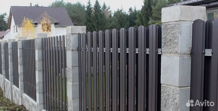 Забор из евроштакетника для дома качественно