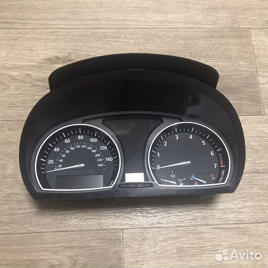 На Бмв Х3;Е83 приборная панель, щиток приборов