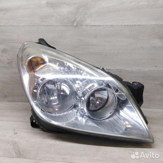 Фара передняя правая Opel Astra h