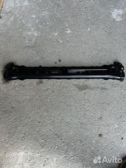 Нижняя планка телевизора на Toyota Camry 70/75