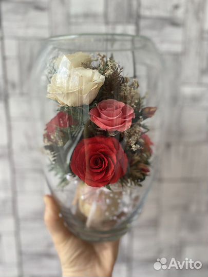 Ваза с живыми розами