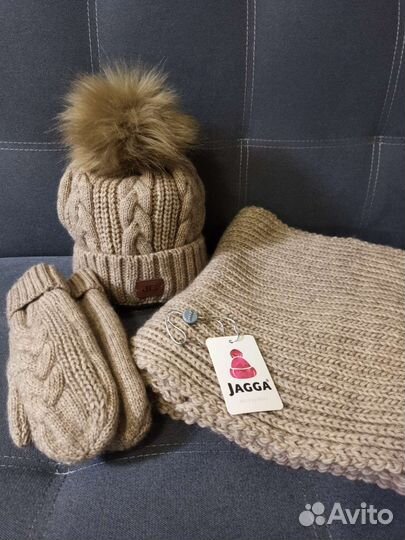 Комплект шапка, снуд и варежки