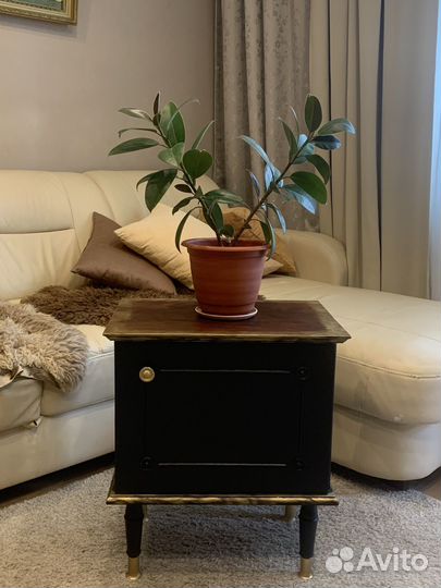 Тумбочка прикроватная