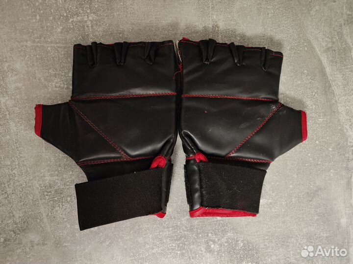 Спортивные перчатки