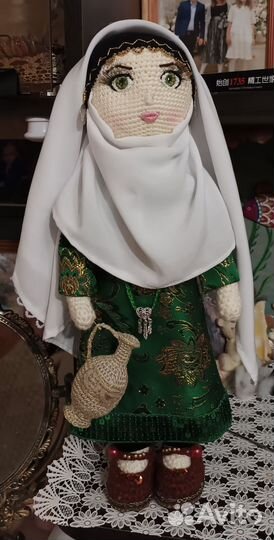 Вязаная кукла ручной работы