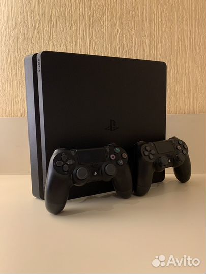 PS4 1тб + 2 геймпада + игры