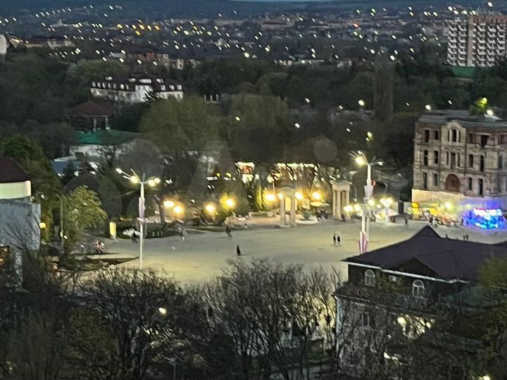 2-к. квартира, 66 м², 8/12 эт.