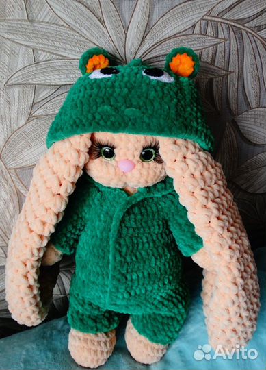 Вязаная плюшевая Зайка