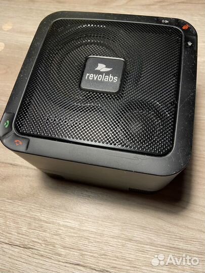 USB-конференц-телефон Revolabs FLX UC 500