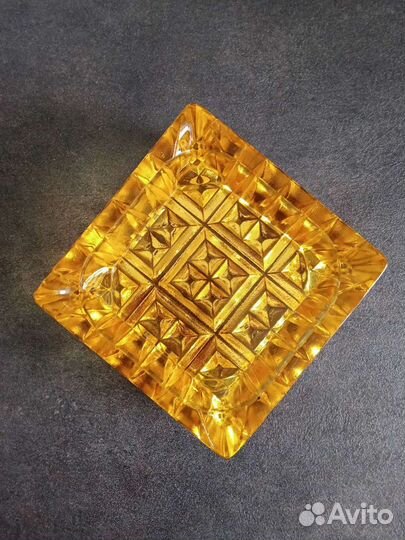 Пепельница цветное стекло СССР (есть скол)