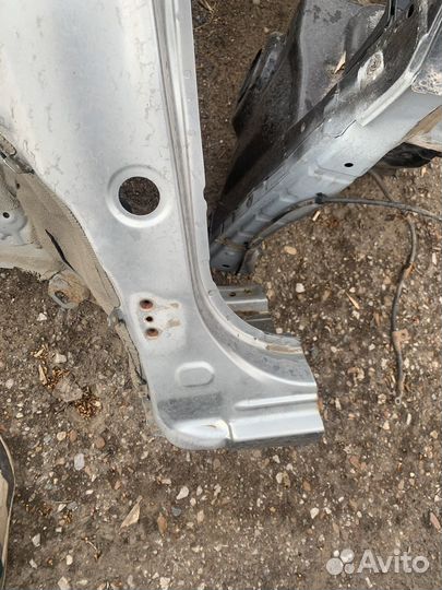 Toyota yaris 2 стойка кузова