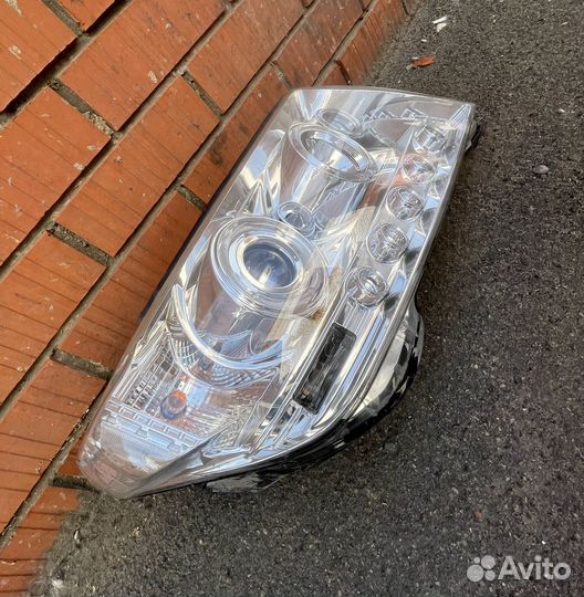 Фара правая Toyota Land Cruiser 200