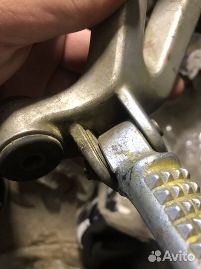 Honda CBR 900 RR 95 ножка пассажира правая