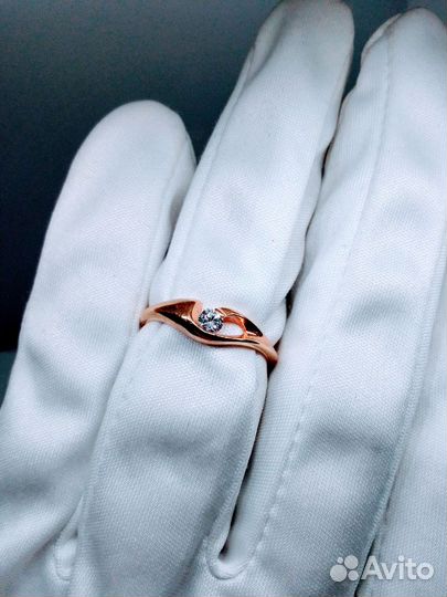 Золотое кольцо с фианитом р-р 17
