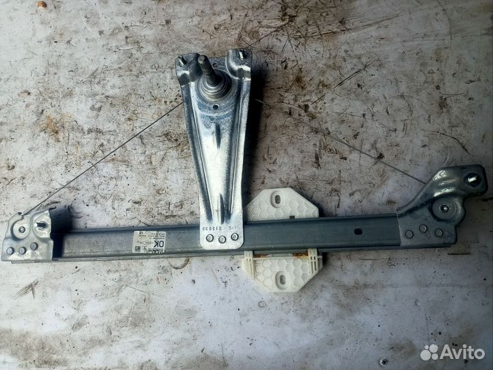 Стеклоподъемник задний левый Renault Sandero 2