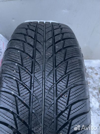 Bridgestone Blizzak LM-001 215/65 R17 99H