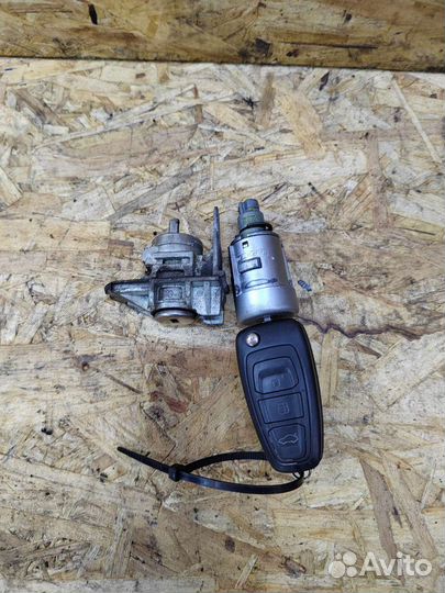 Личинки с ключом Ford focus 3