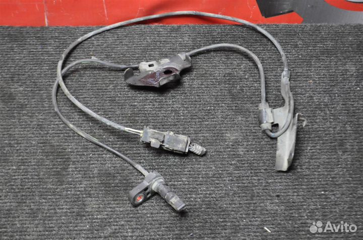 Датчик ABS передний правый toyota prius ZVW30