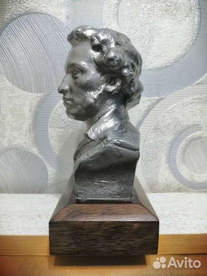 Бюст Пушкина