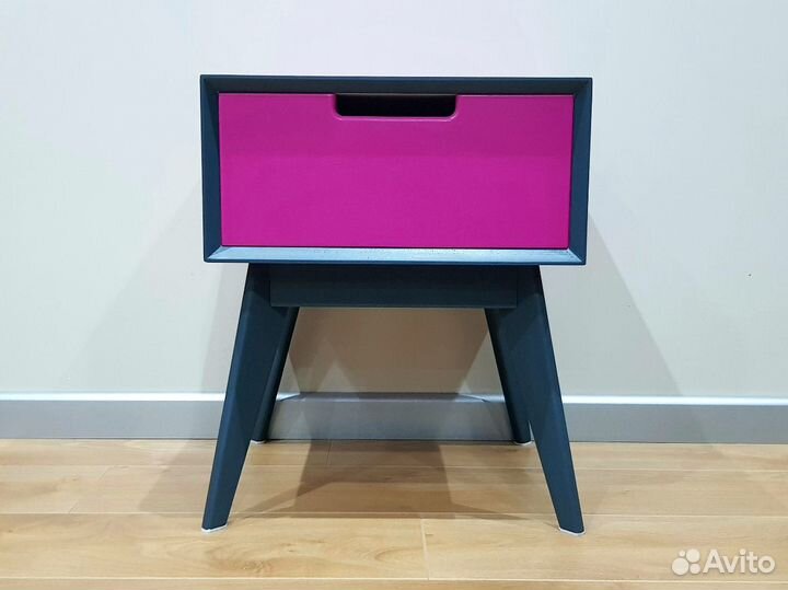 Прикроватная тумбочка