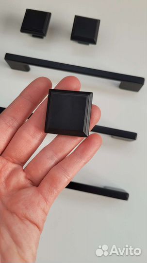 Ручки мебельные черные