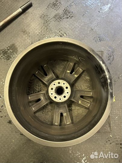 Диск литой R22 BMW X5 G05 BMW X6 G06 (2018-н.в.)