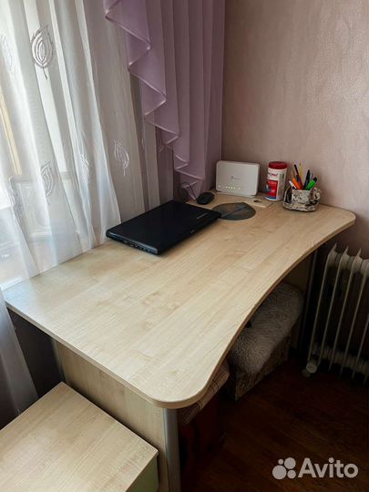 Стол с тумбой