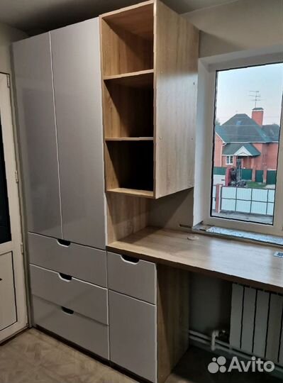 Рабочая зона: шкаф, стеллаж, стол, полки