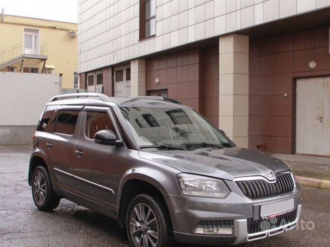 Машинка металлическая инерционная Skoda Yeti, открываются двери и багажник, 12 см.