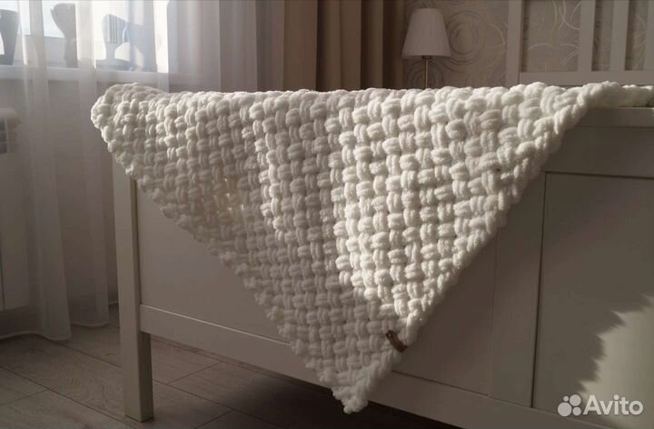 Детская шапка из плюшевой пряжи