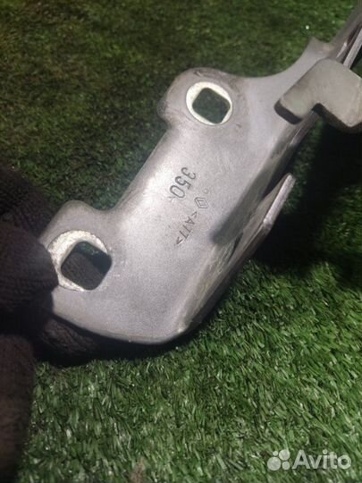 Петля капота правая Renault Symbol 2 K4JA712 2009