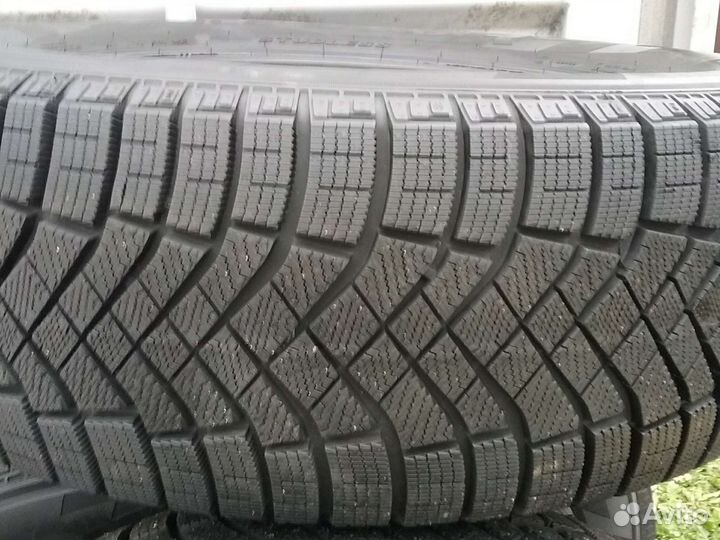 Pirelli Ice Zero FR 235/65 R17 108H