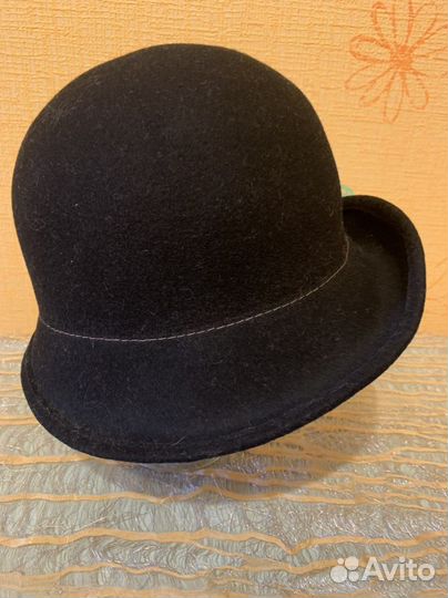 Шляпка итальянская, черная с разноцветным кантом