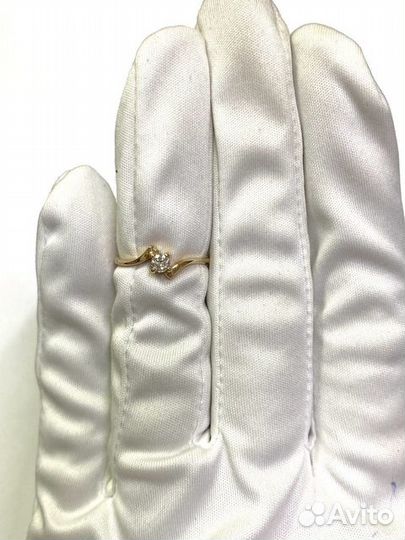 Золотое кольцо с камнем 16,5р