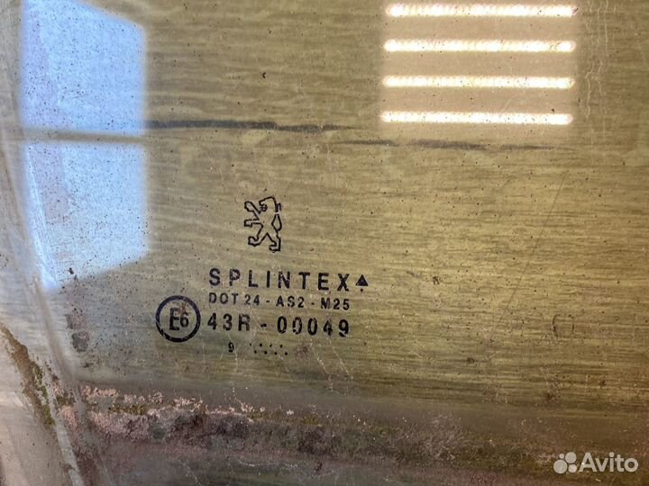 Peugeot 406 переднее правое стекло,пежо 406