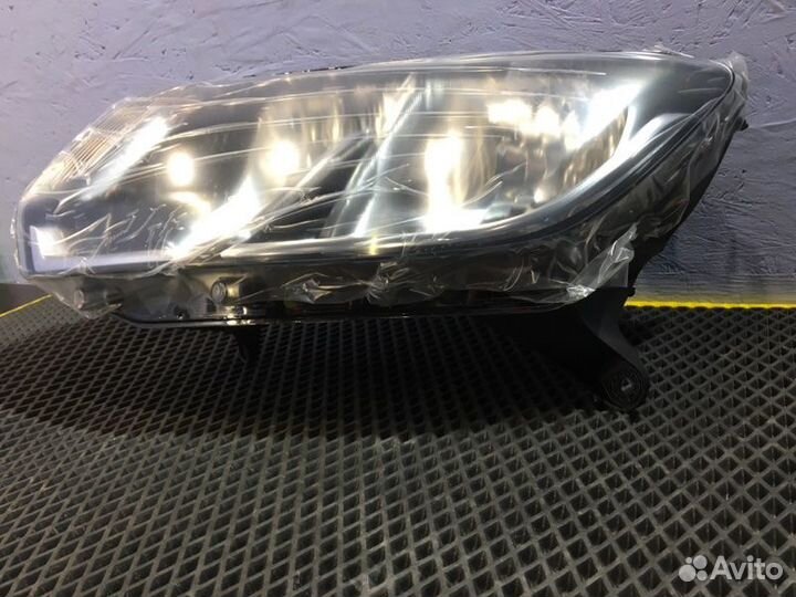 Фара передняя левая LADA Largus FL 2021