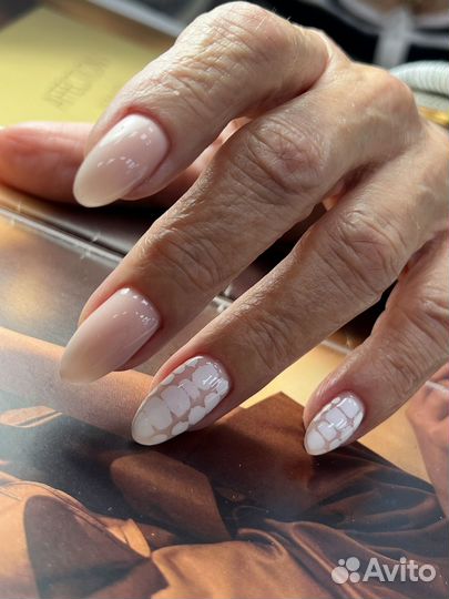 Модель на маникюр