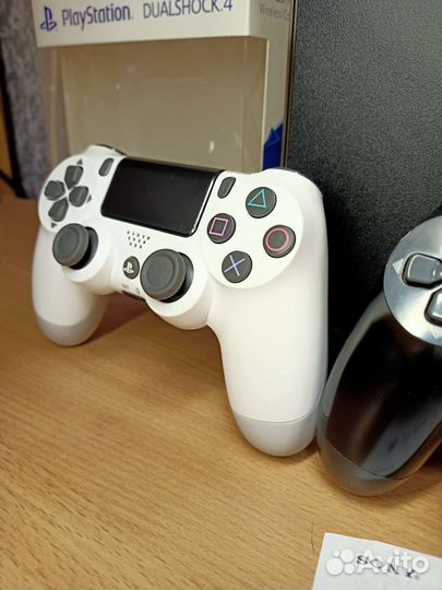 Sony PS4, Гарантия, два геймпада + игра