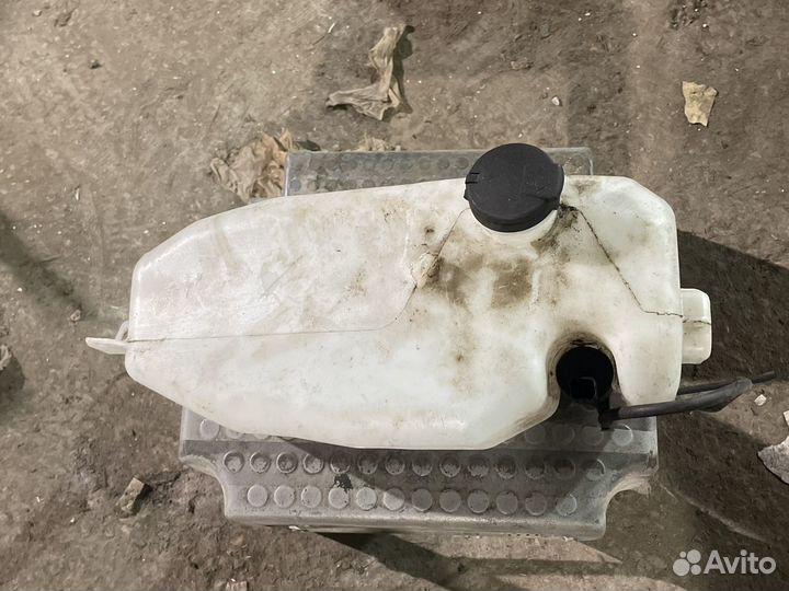 Бачок омывателя лобового стекла Renault logan II