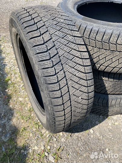 Continental ContiVikingContact 6 215/60 R17 96T