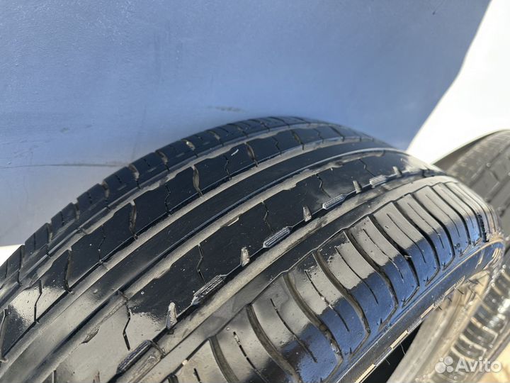 Royal Black Royal Performance 215/50 R17 95