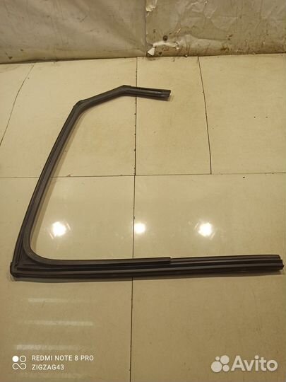 Уплотнитель стекла (задний, правый) (Kia K5 III)