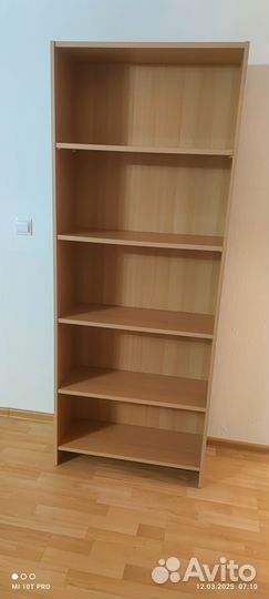 Книжный стеллаж