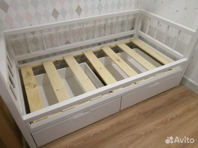 Детская кроватка из массива