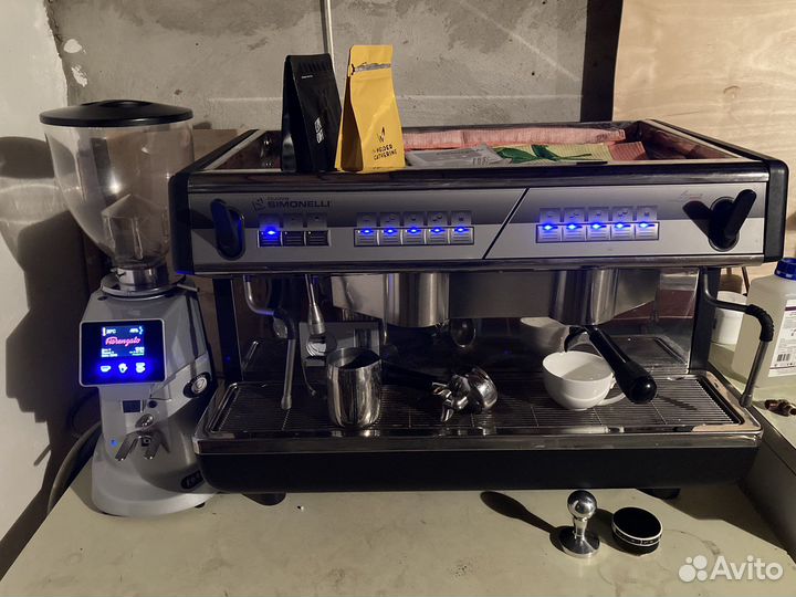 Simonelli Кофемашина с кофемолкой в аренду