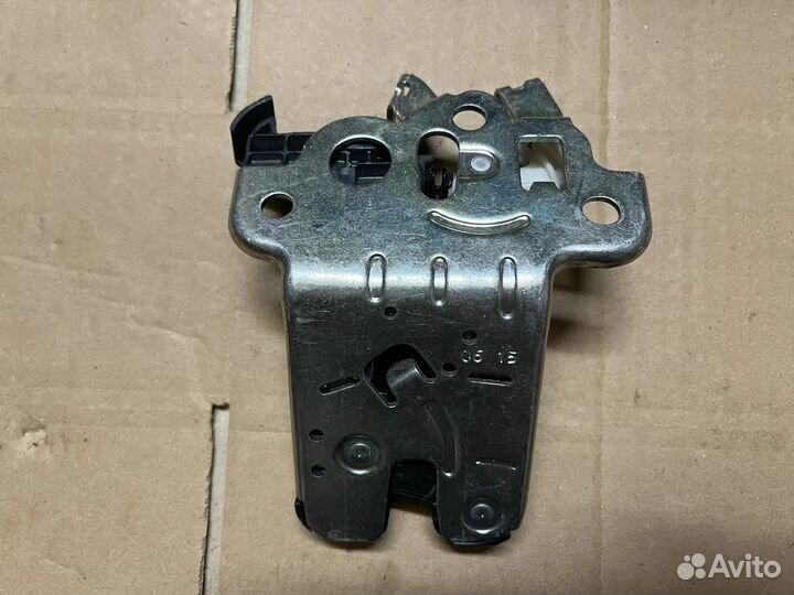 5E0827505 замок багажника Skoda Octavia A7 Rapid