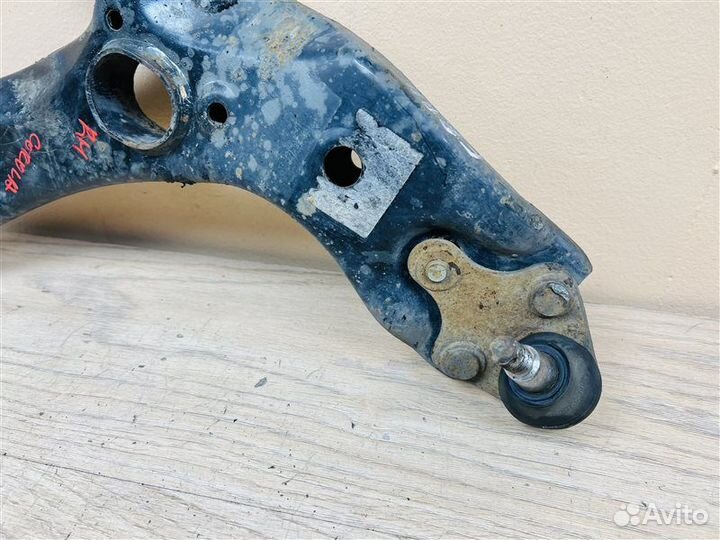 Рычаг подвески передний правый Toyota Corolla