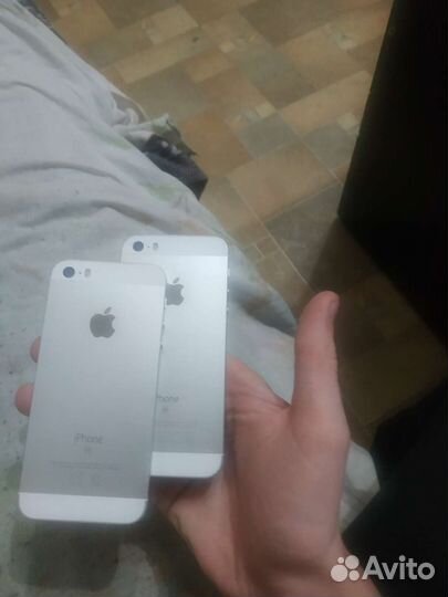 Телефон iPhone SE