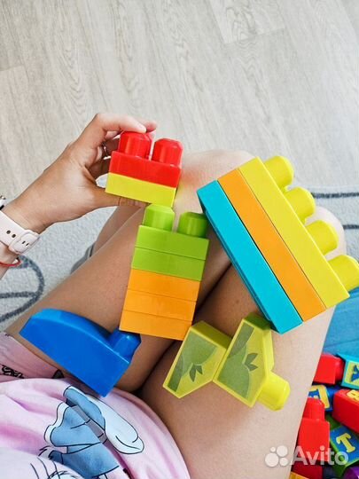 Конструктор Mega bloks для малышей peek-a-boo